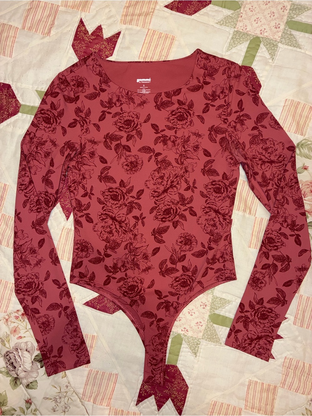 Francesca‘s Rose-Print Long Sleeve Bodysuit in Deep Rose
